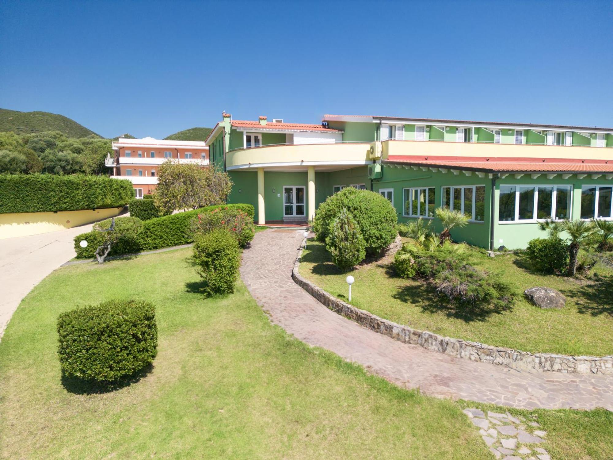 Lu'Hotel Porto Pino SantʼAnna Arresi Esterno foto