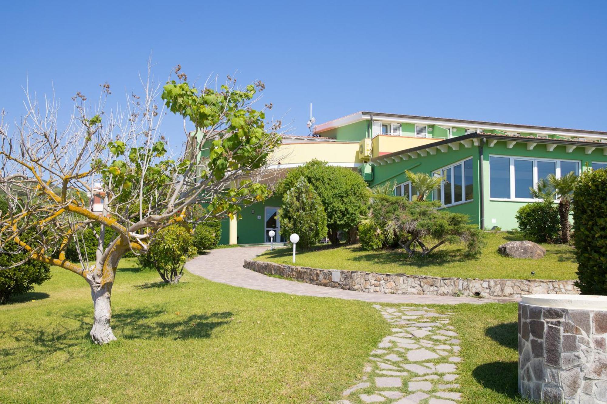 Lu'Hotel Porto Pino SantʼAnna Arresi Esterno foto
