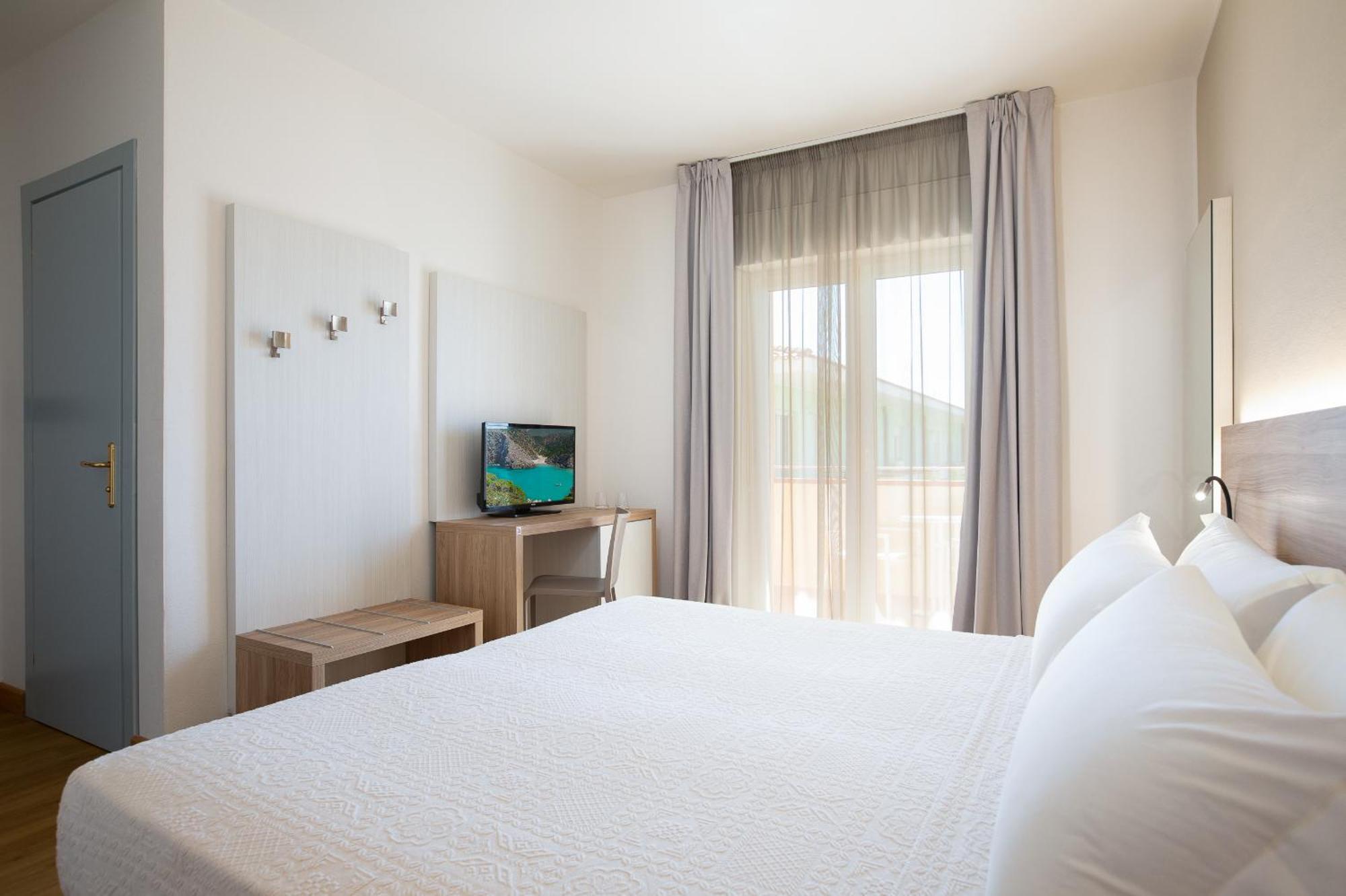Lu'Hotel Porto Pino SantʼAnna Arresi Esterno foto