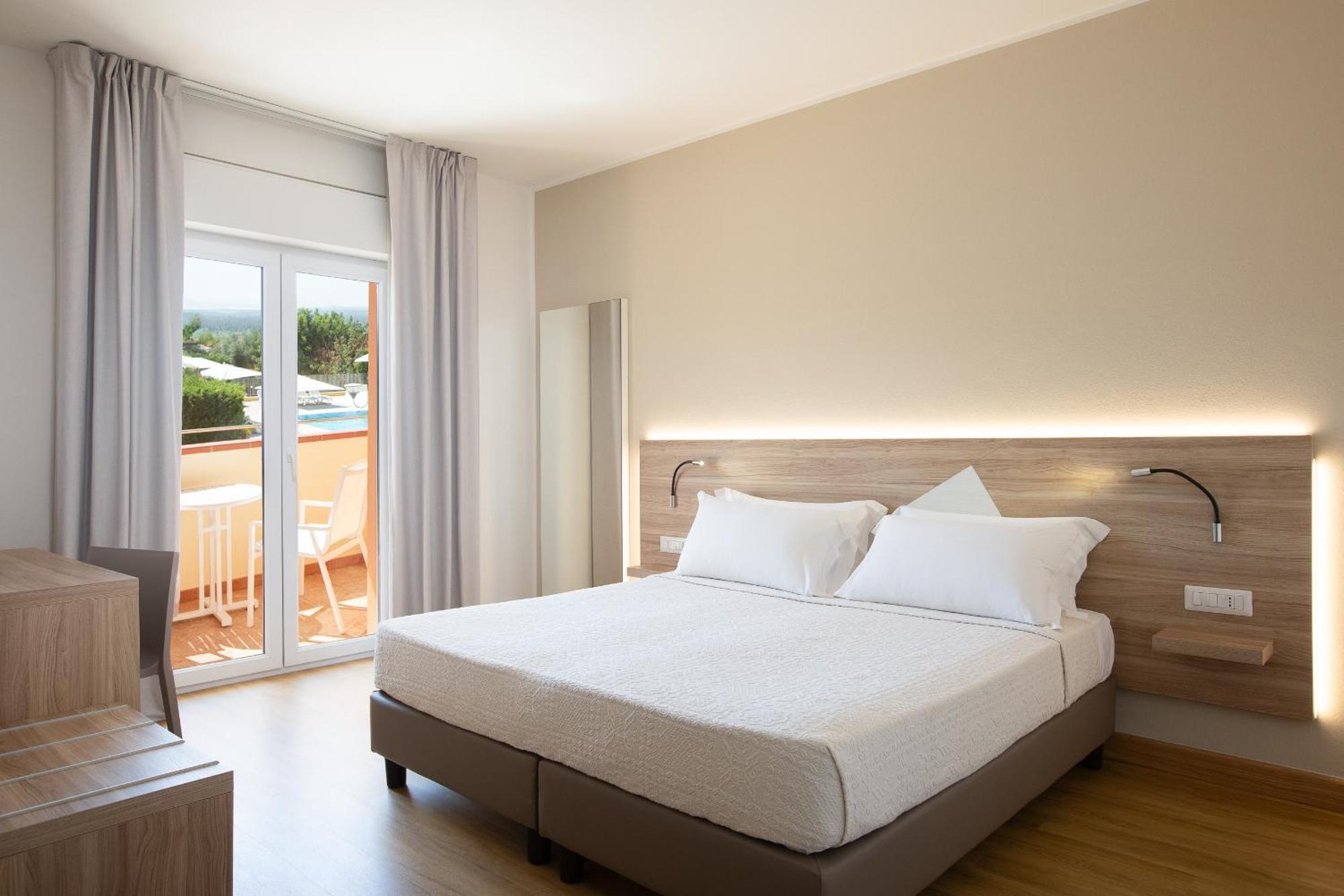 Lu'Hotel Porto Pino SantʼAnna Arresi Esterno foto