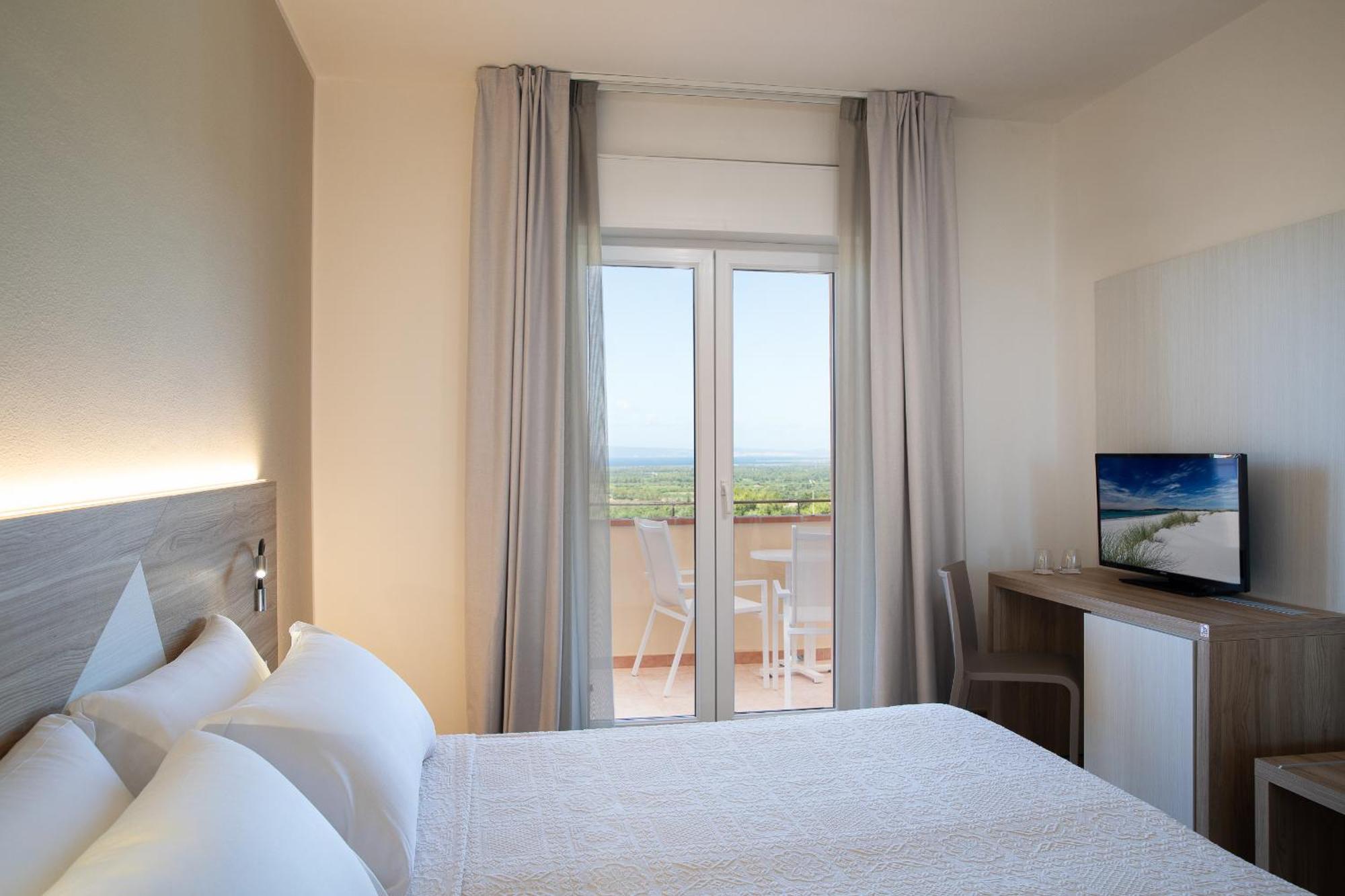 Lu'Hotel Porto Pino SantʼAnna Arresi Esterno foto