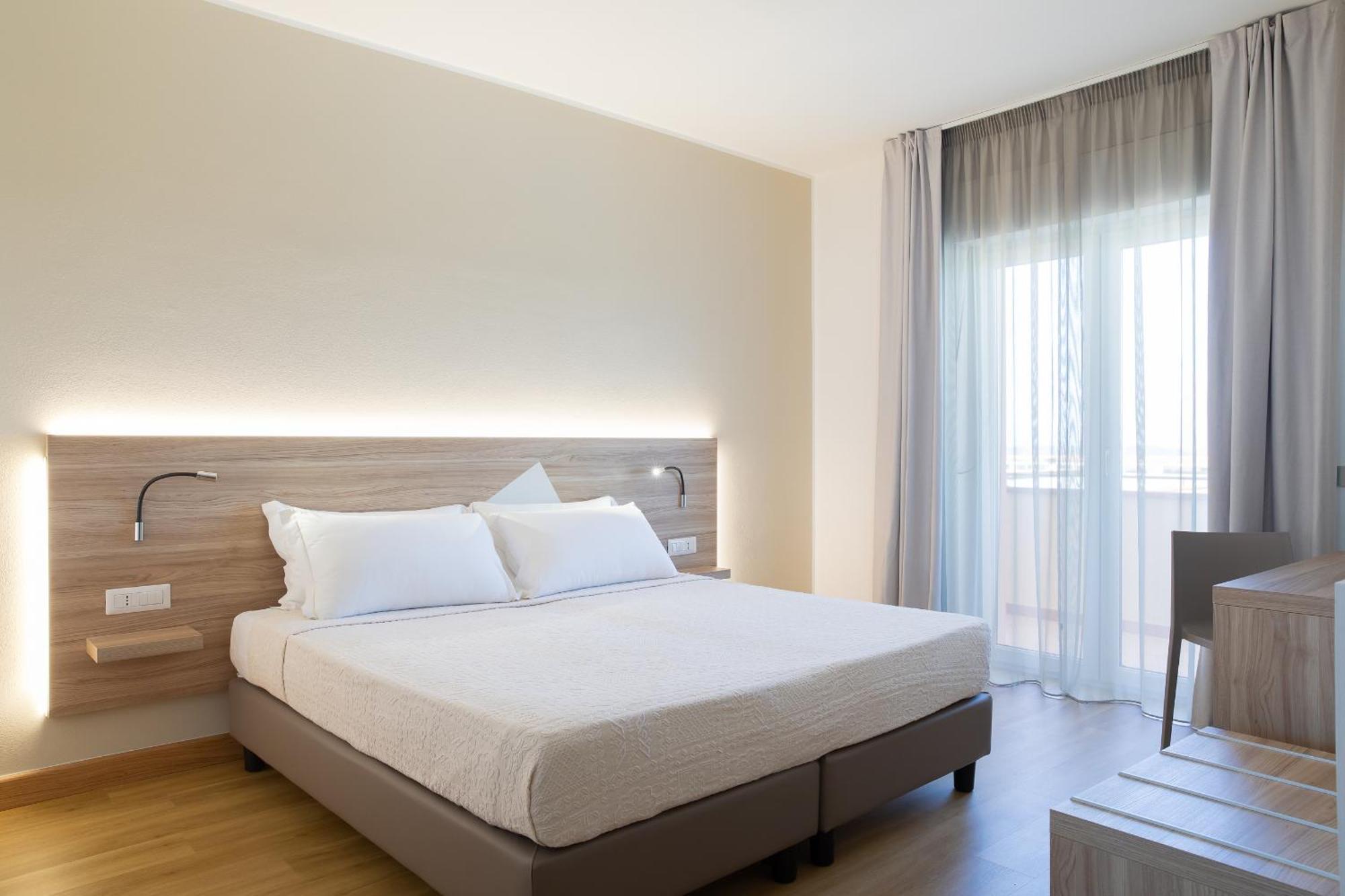 Lu'Hotel Porto Pino SantʼAnna Arresi Esterno foto